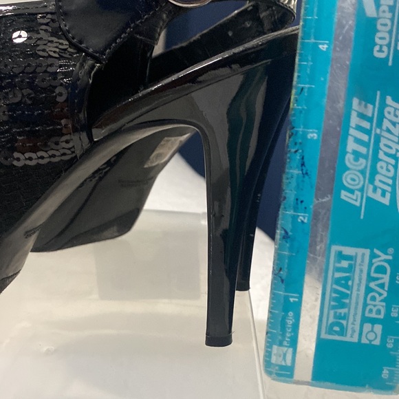 Black sequin and patent leather platform sandals . - Picture 3 of 5